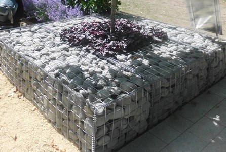 gabion fence with steps
